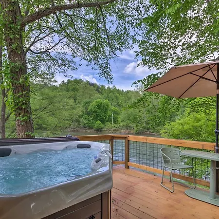 Waterfront Cabin With Hot Tub On Tuckasegee River! Bryson City Exterior photo