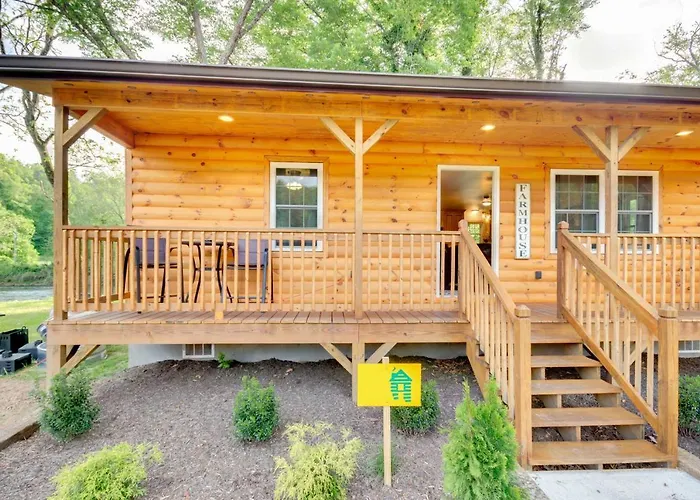Waterfront Cabin With Hot Tub On Tuckasegee River!