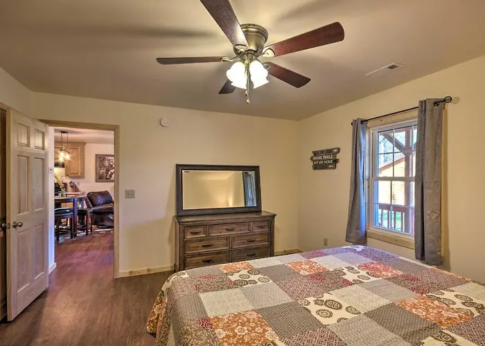 Waterfront Cabin With Hot Tub On Tuckasegee River!