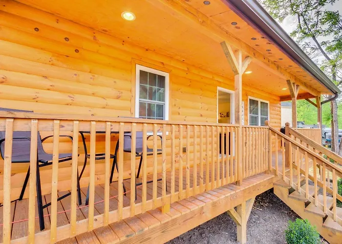 Waterfront Cabin With Hot Tub On Tuckasegee River!
