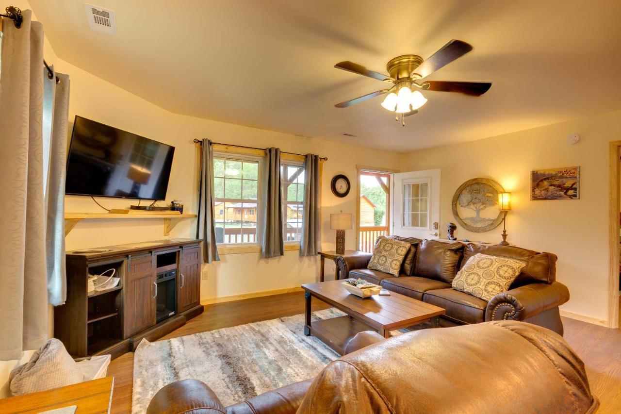 Waterfront With Hot Tub On Tuckasegee River! *