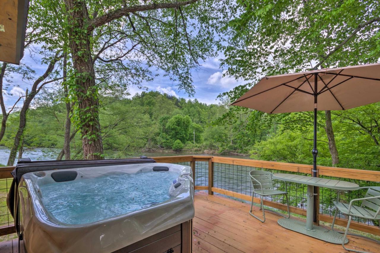 Waterfront With Hot Tub On Tuckasegee River! Bryson City