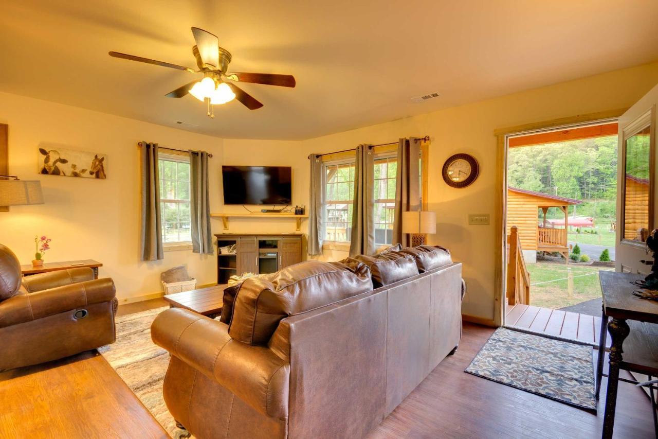 Waterfront With Hot Tub On Tuckasegee River! Holiday home *
