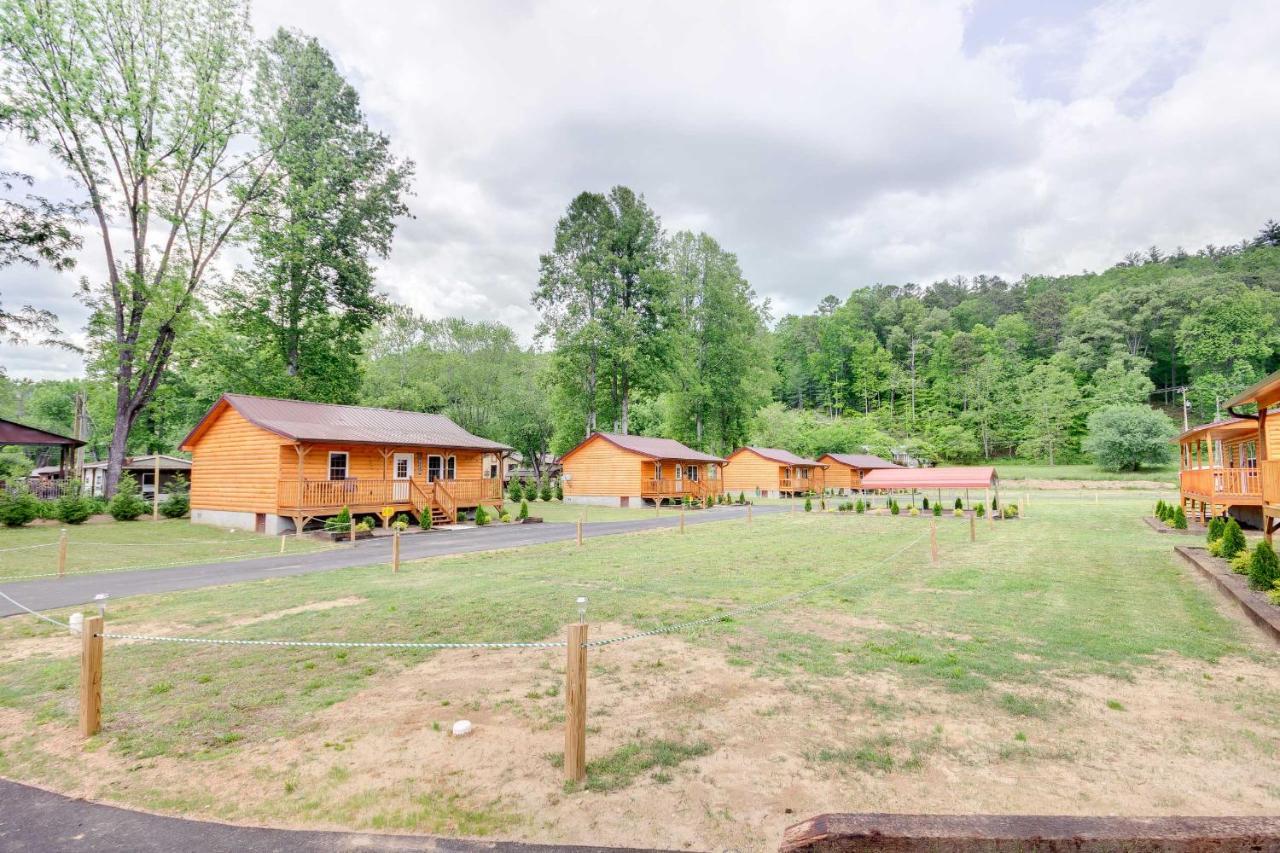 Waterfront With Hot Tub On Tuckasegee River!