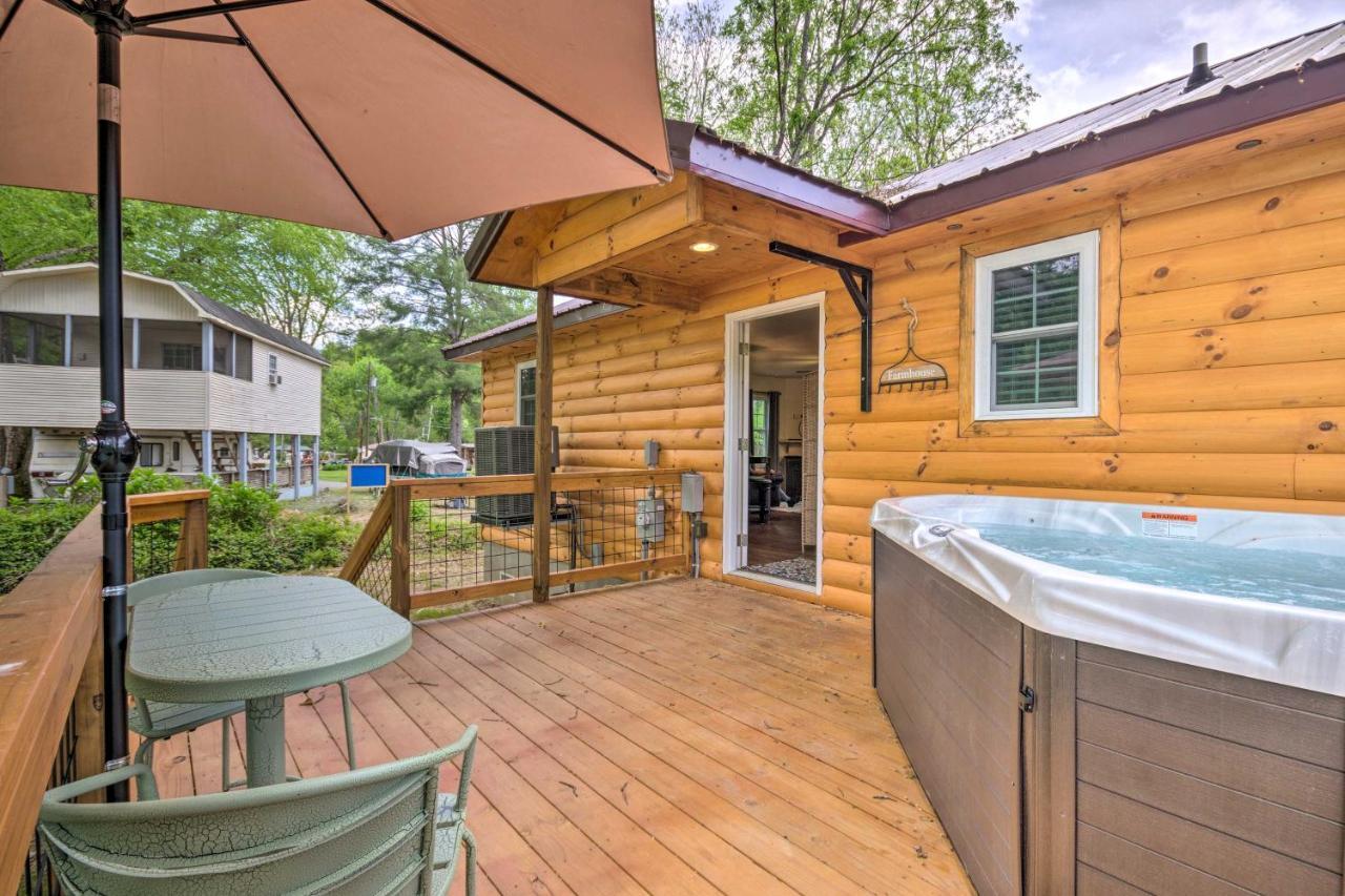 Waterfront With Hot Tub On Tuckasegee River! Holiday home