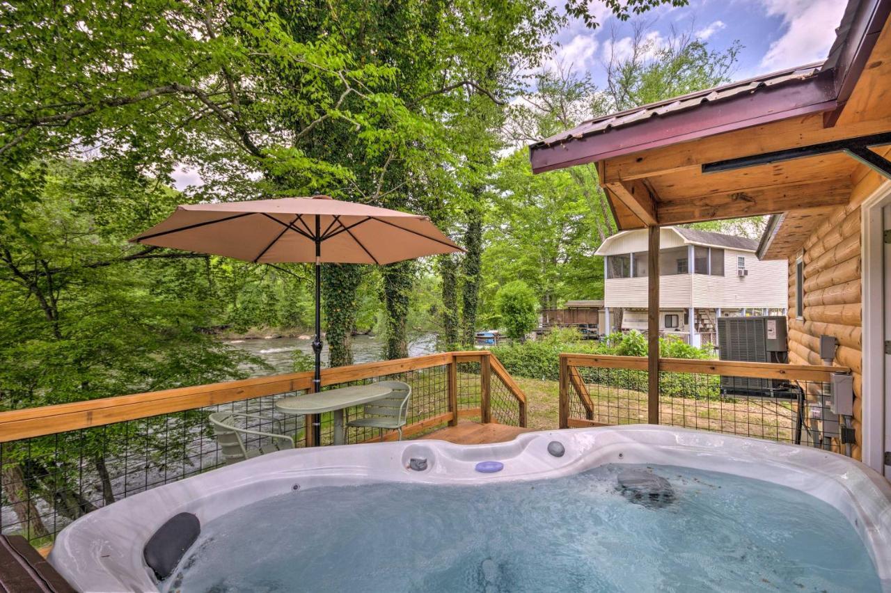 Holiday home Waterfront With Hot Tub On Tuckasegee River! Bryson City
