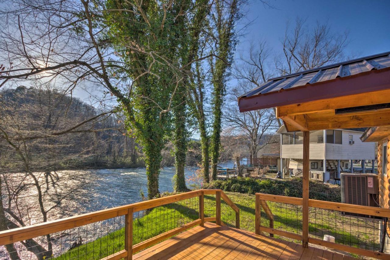 Waterfront With Hot Tub On Tuckasegee River! * Bryson City
