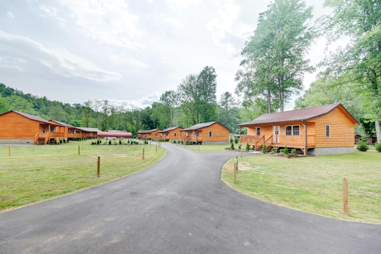 Waterfront With Hot Tub On Tuckasegee River! Bryson City